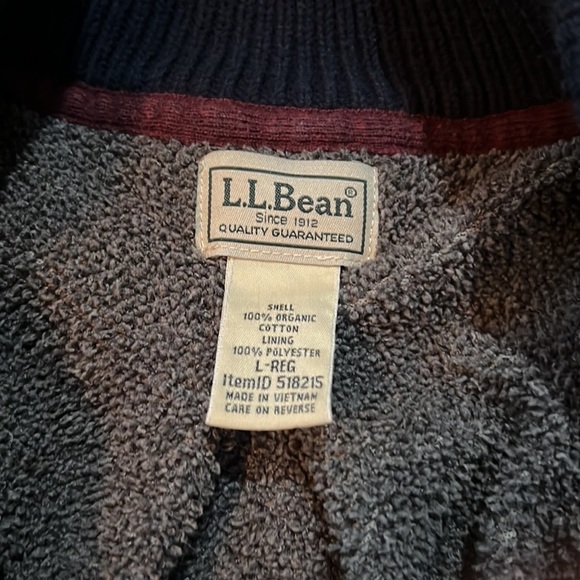 L.L. Bean thick jacket navy with grey lining  size large. MN54 - Picture 2 of 3